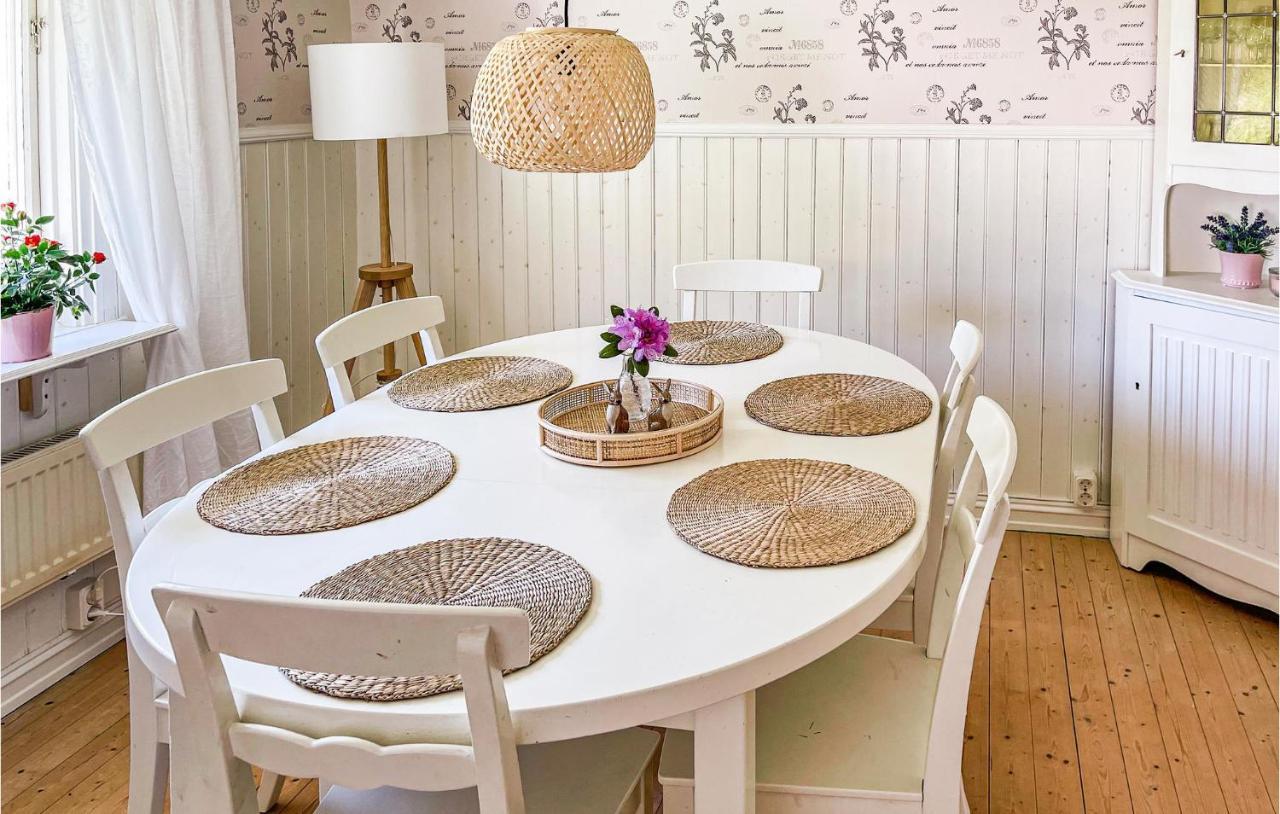 Cozy Home In Strmstad With Wifi สตรอมสตัด ภายนอก รูปภาพ