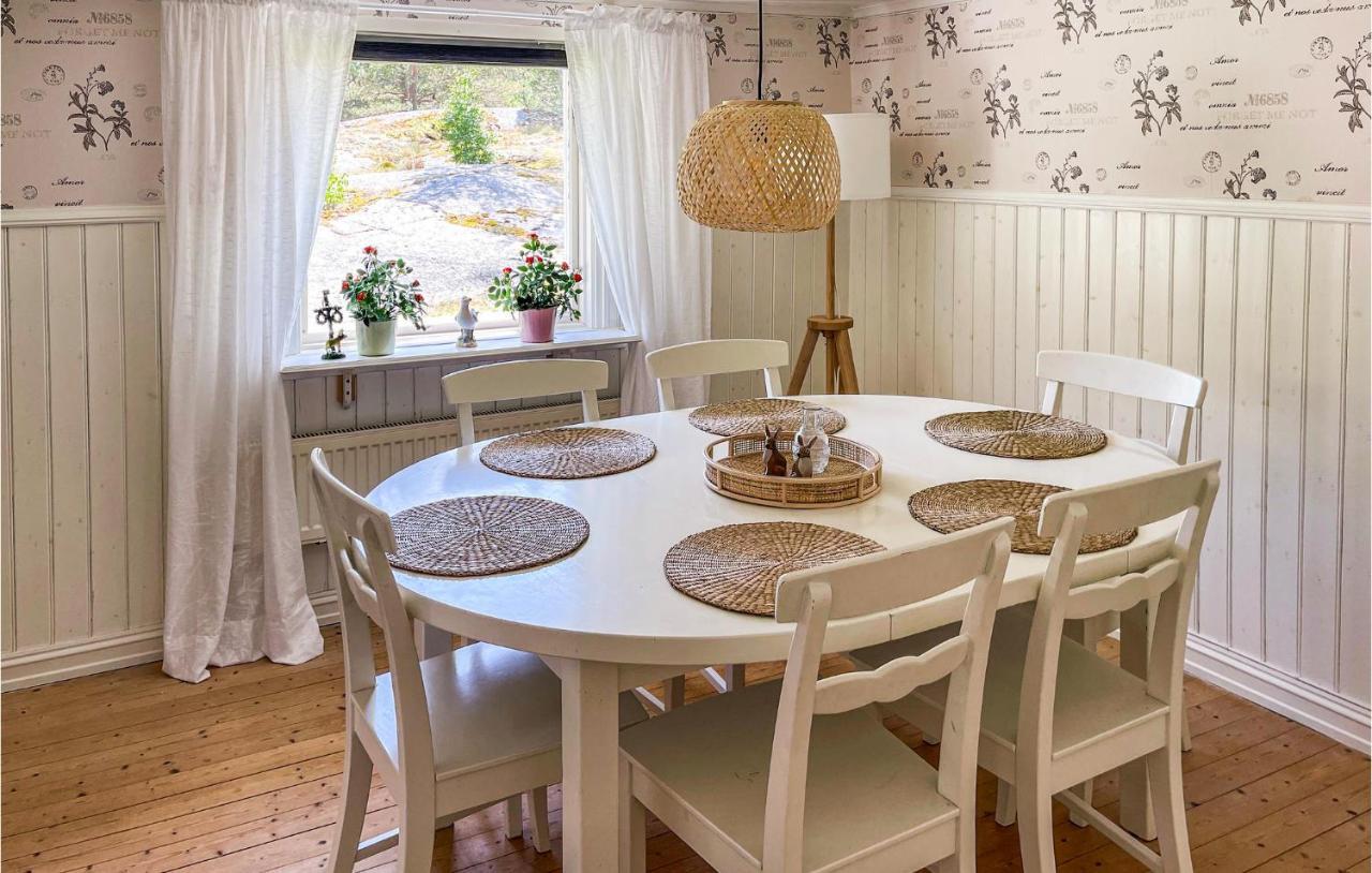Cozy Home In Strmstad With Wifi สตรอมสตัด ภายนอก รูปภาพ
